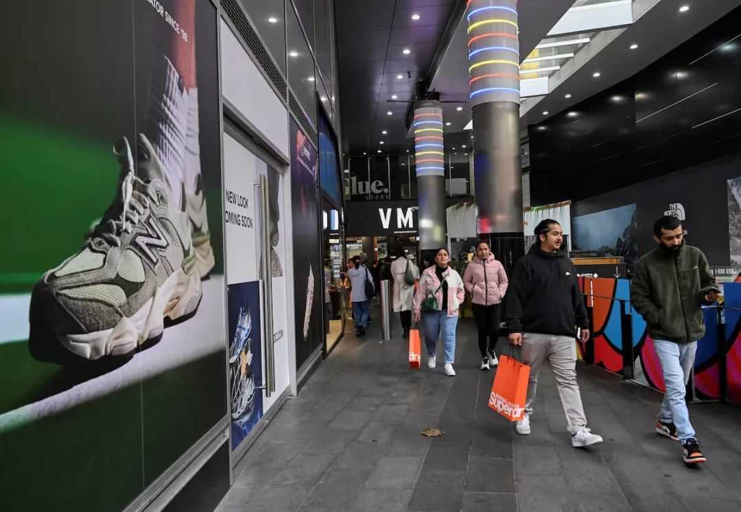 Australia’s May Household Spending Rebounds, Strengthening Rate Cut Expectations